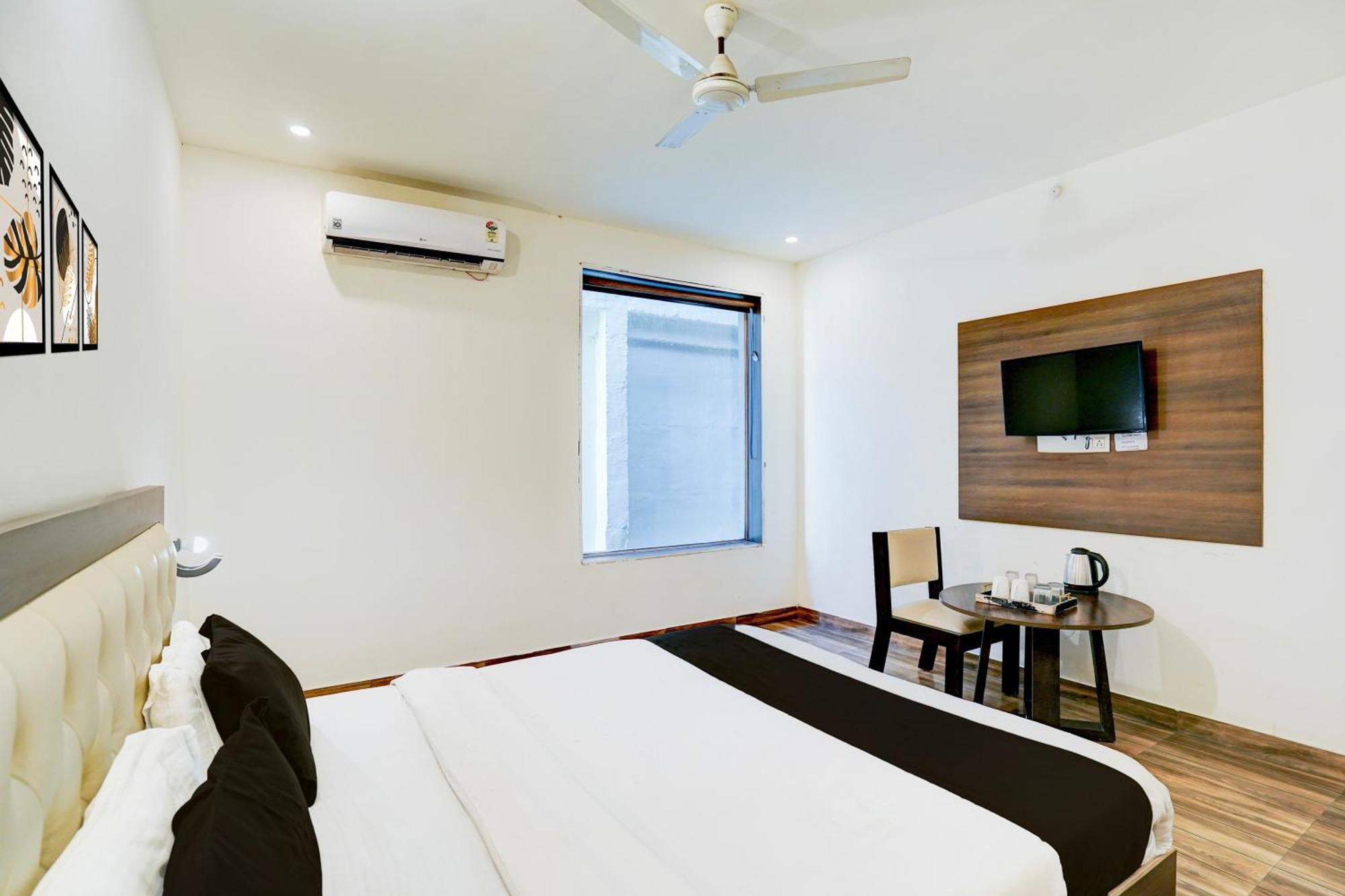 Hotel Collection O Golapar Haldwani à Kāthgodām Extérieur photo