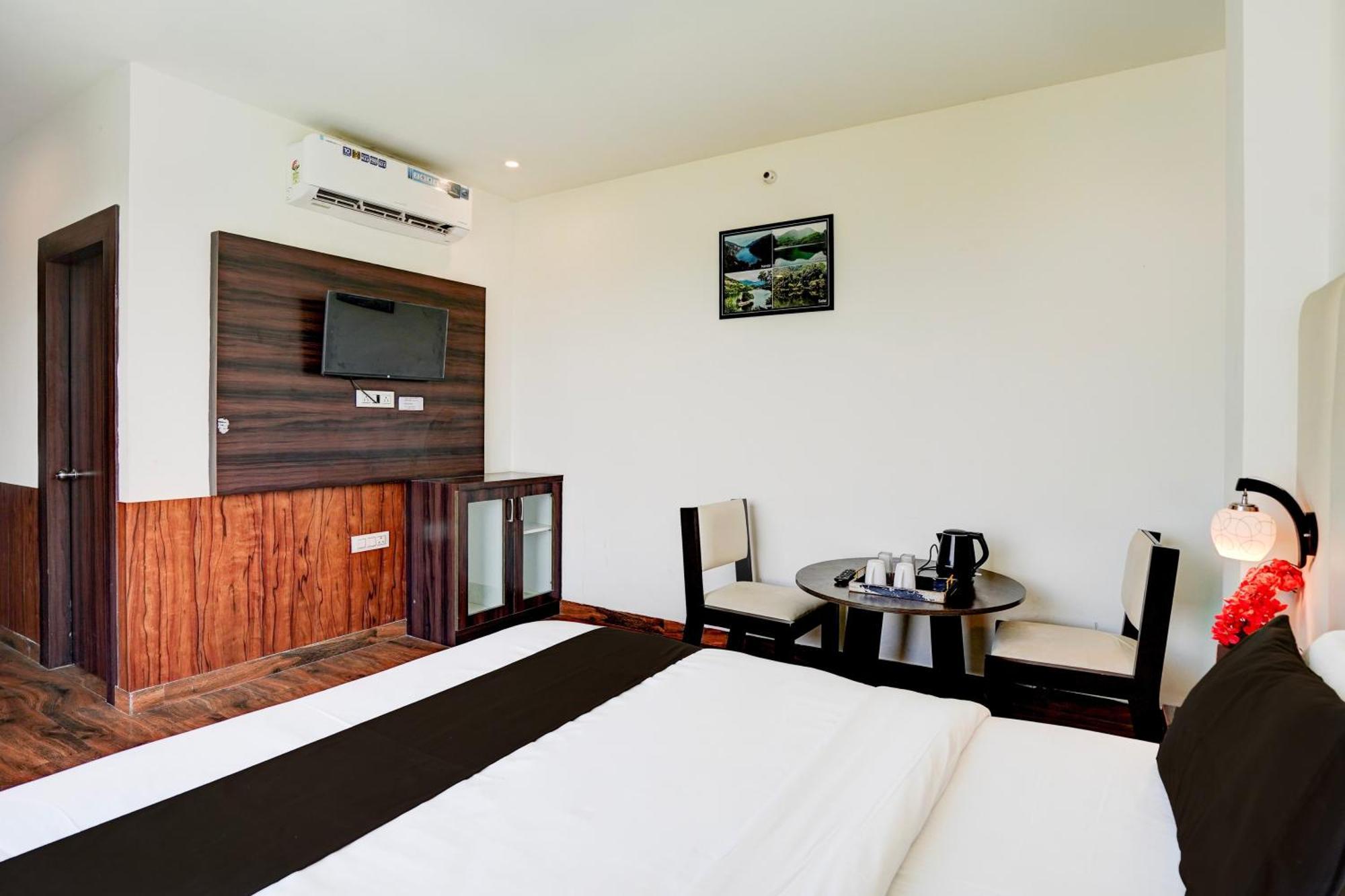 Hotel Collection O Golapar Haldwani à Kāthgodām Extérieur photo