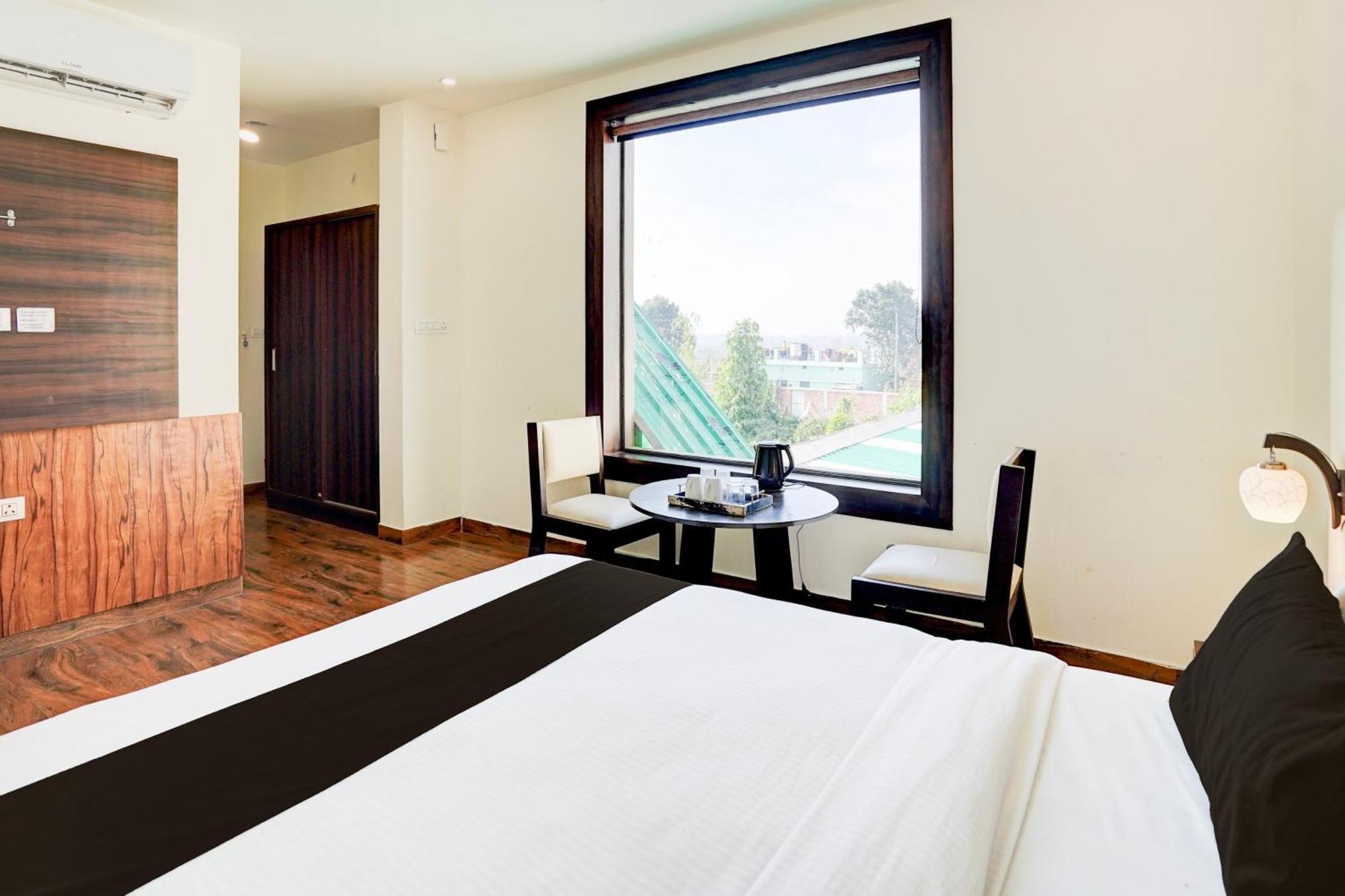 Hotel Collection O Golapar Haldwani à Kāthgodām Extérieur photo